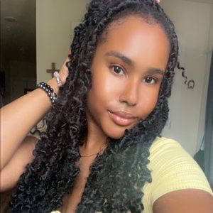 Meet your Posher, Dinelle